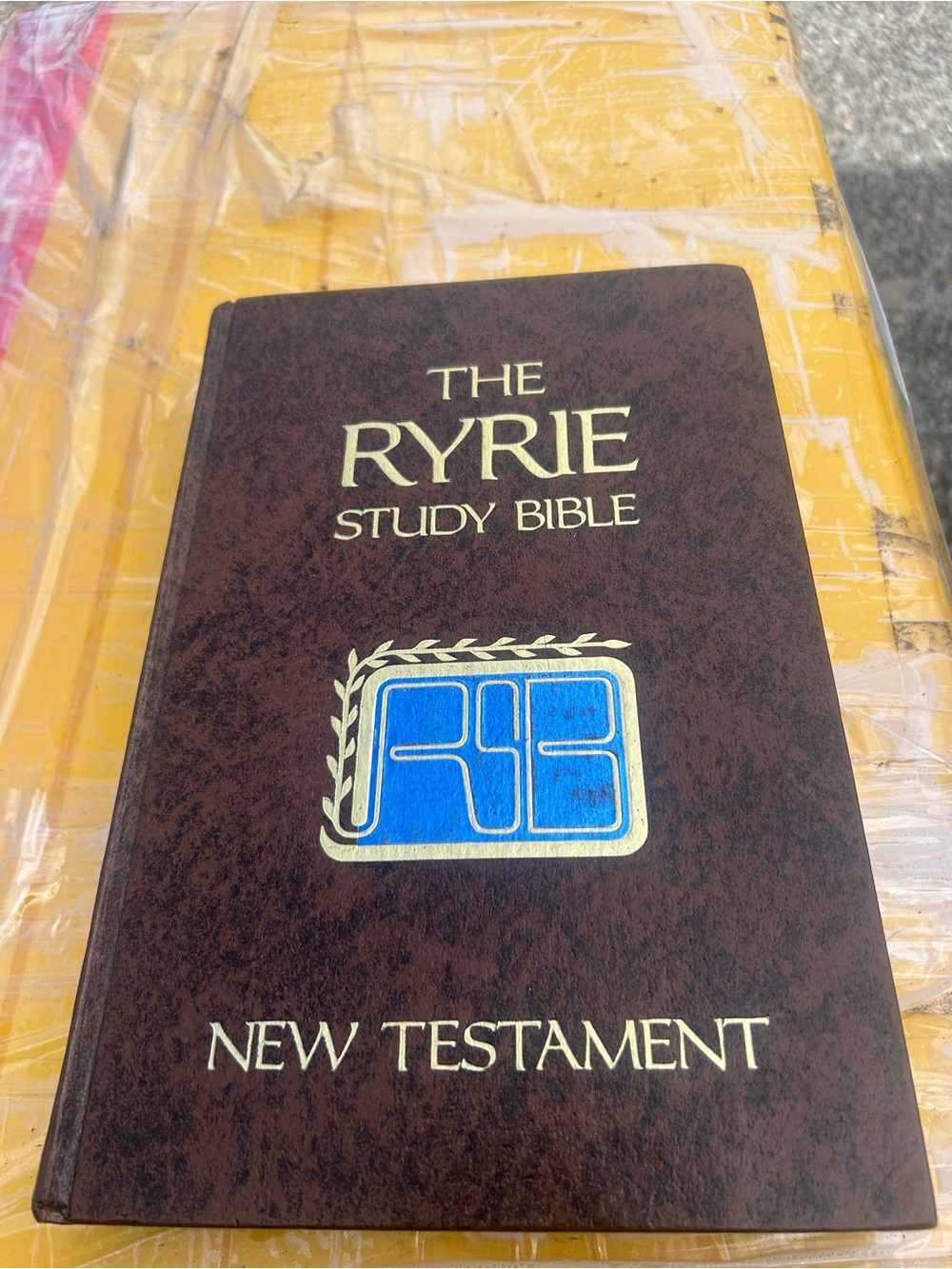 The Ryrie Study Bible - New Testament (Brown with Blue Accent)